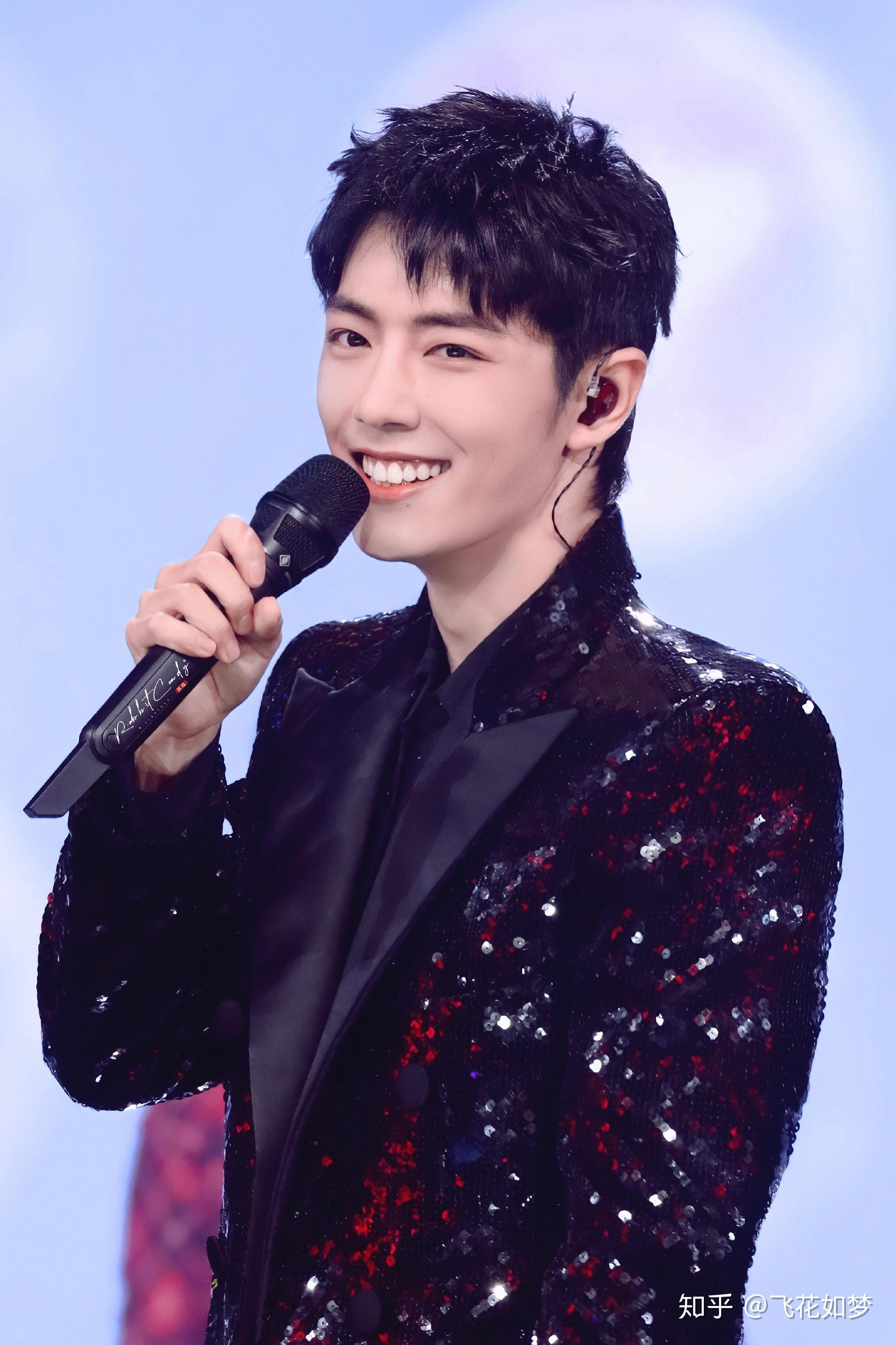 如何评价肖战在2021东方卫视跨年晚会上的表现