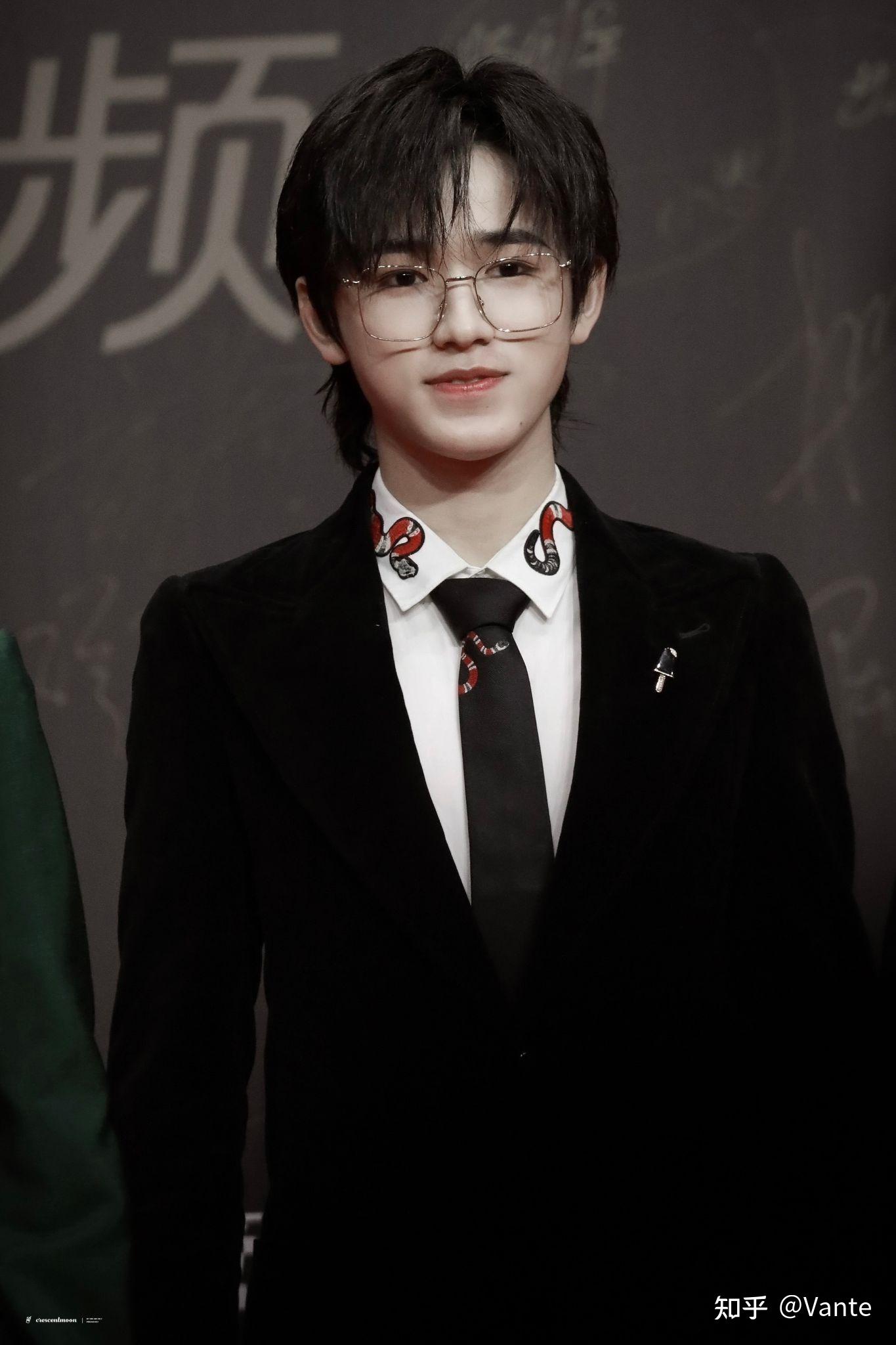 我因为王牌对王牌喜欢上的宋亚轩想要一些他的照片还想请问一下你们的