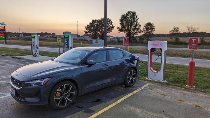 特斯拉在国内开放的充电站已超800座