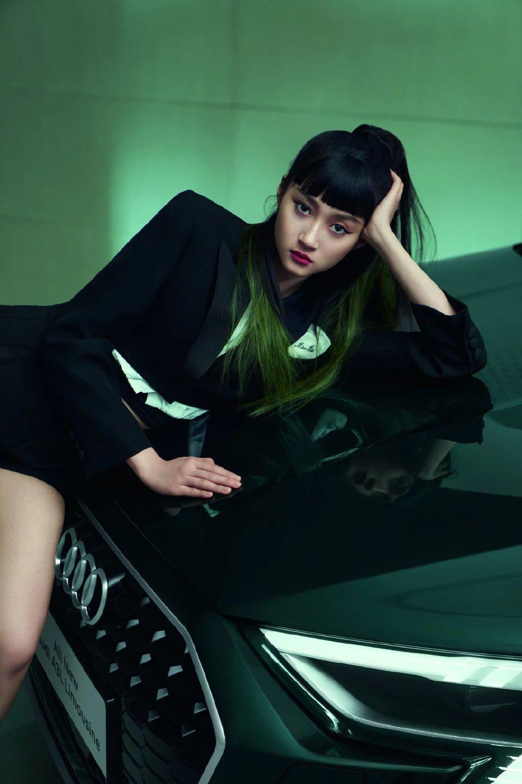 关晓彤奥迪宣传壁纸送上超级酷的说这刘海差点没有认出来