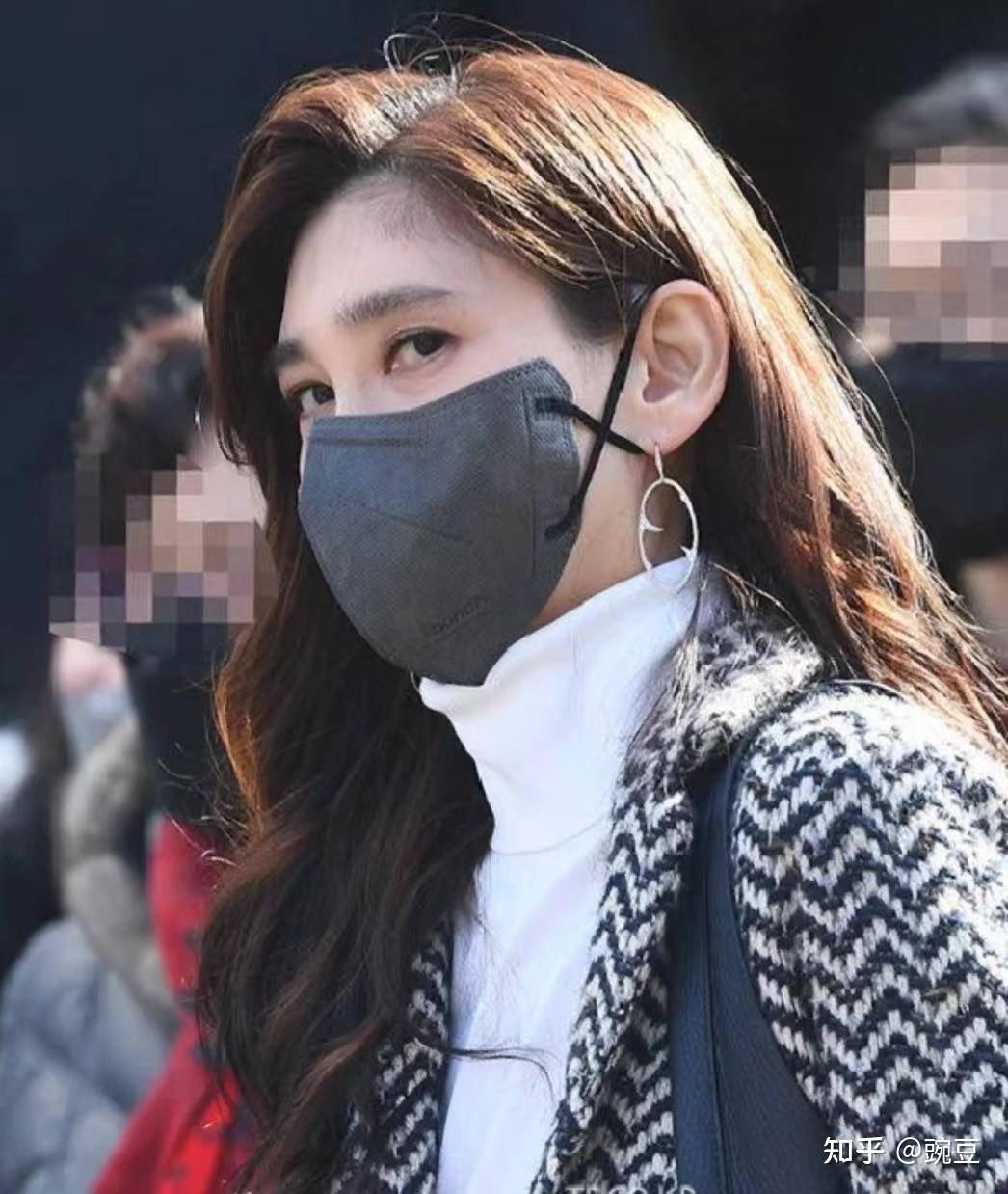 52岁三星长公主参加儿子毕业典礼！给儿子送花拥抱，一点不见老 - 知乎