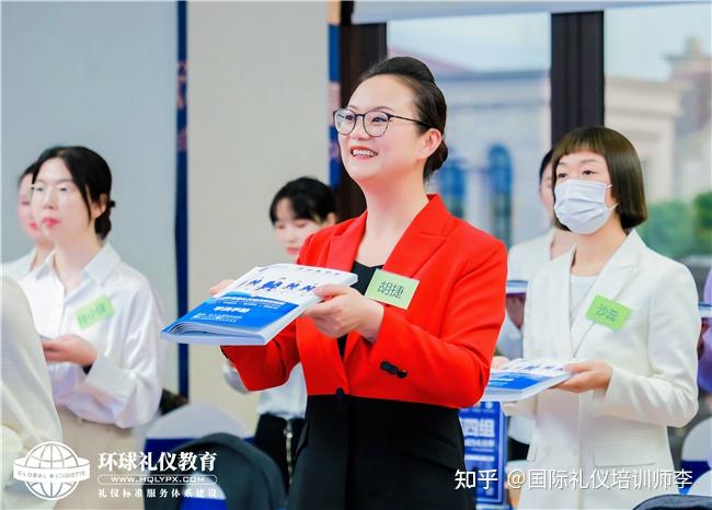 礼仪培训师训练营环球礼仪培训师顺利毕业播音主持人6天转型成功秘密