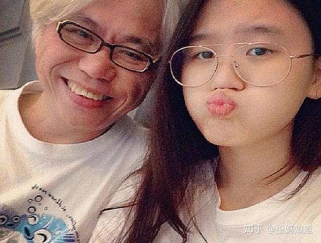 相差40岁的爷孙恋如今女方孕味十足64岁丈夫卖家产养妻子