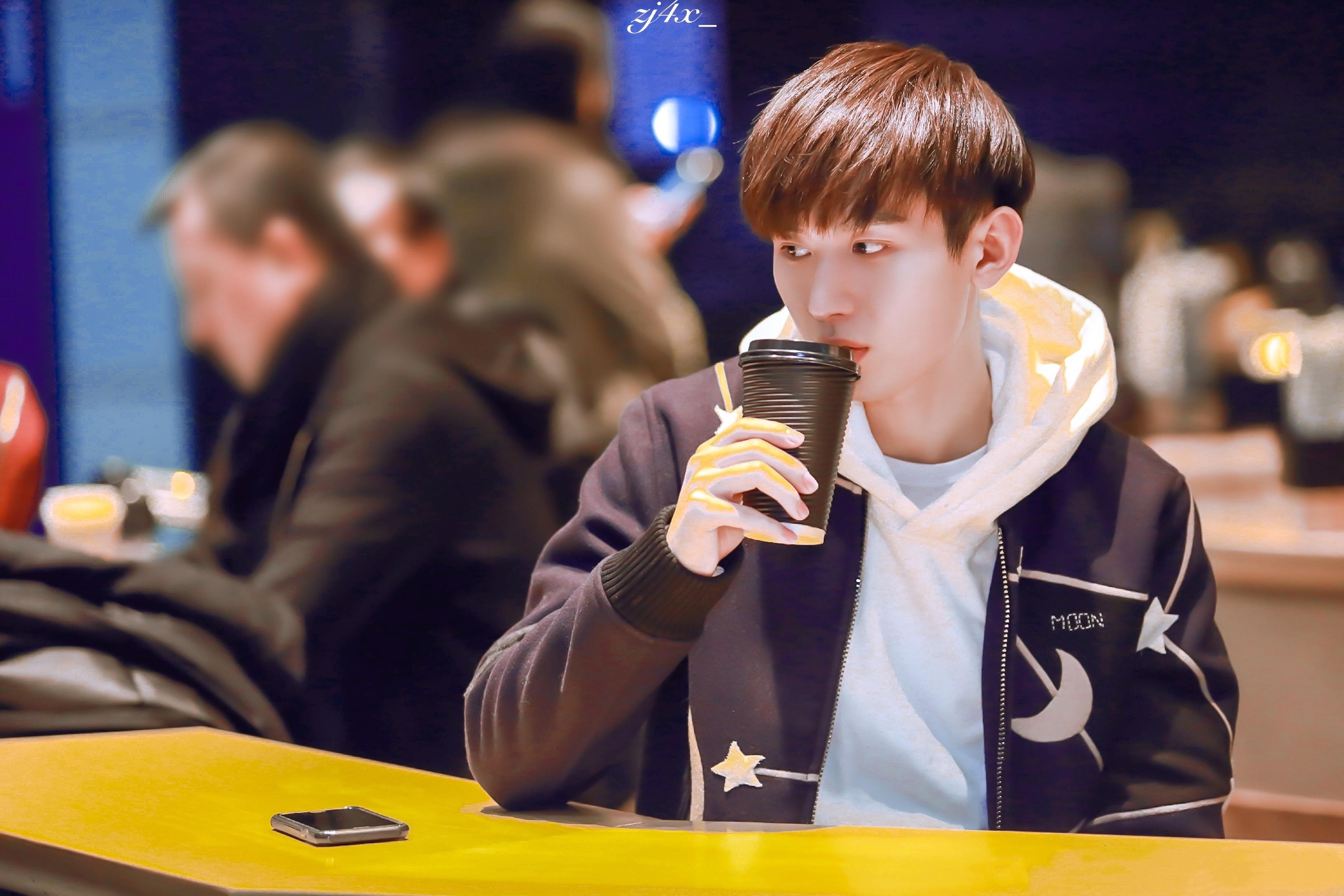 成毅的壁纸图片大家能分享一下嘛? - 知乎