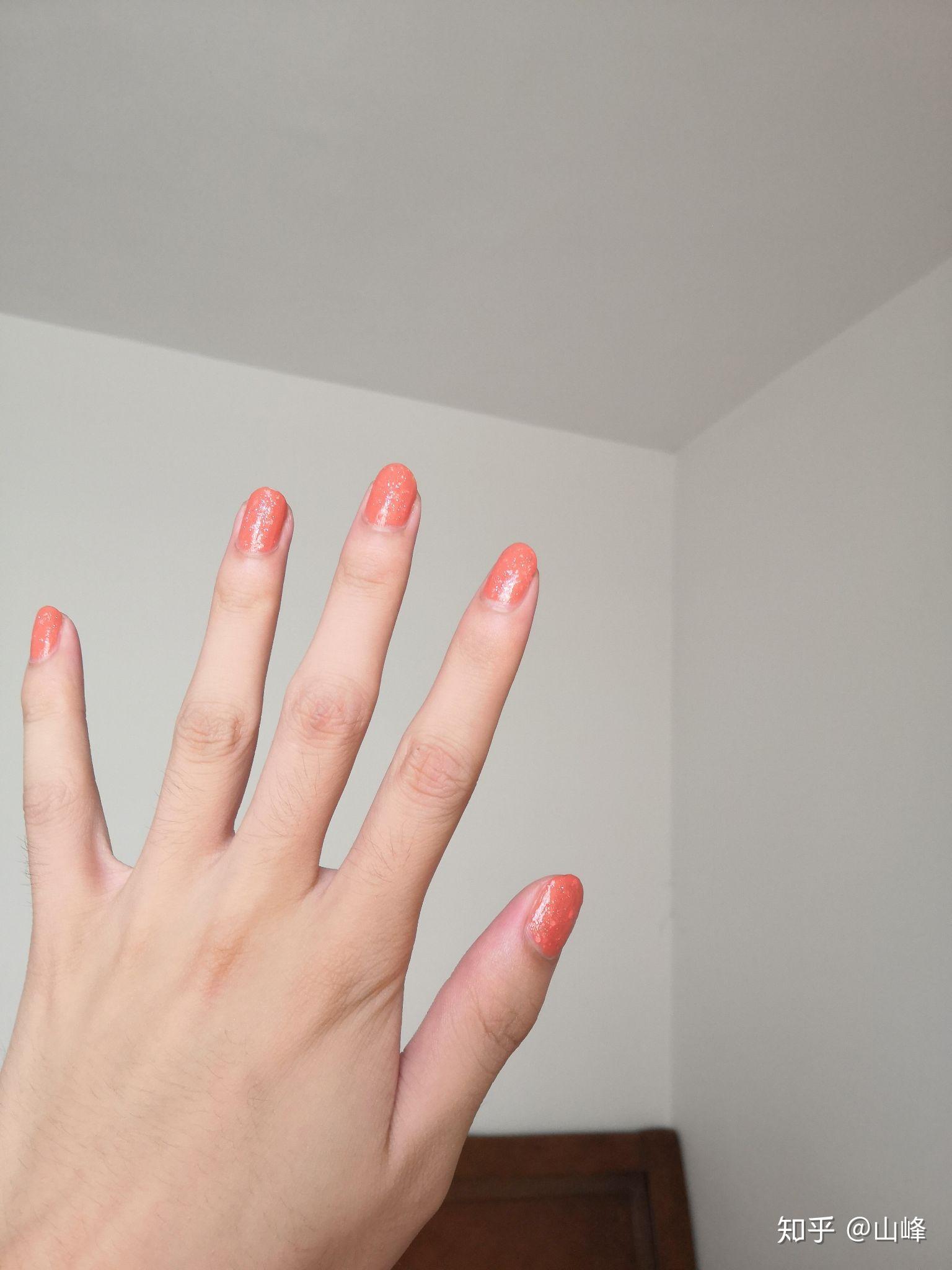 涂什么颜色的指甲油会显得手比较白？ - 知乎