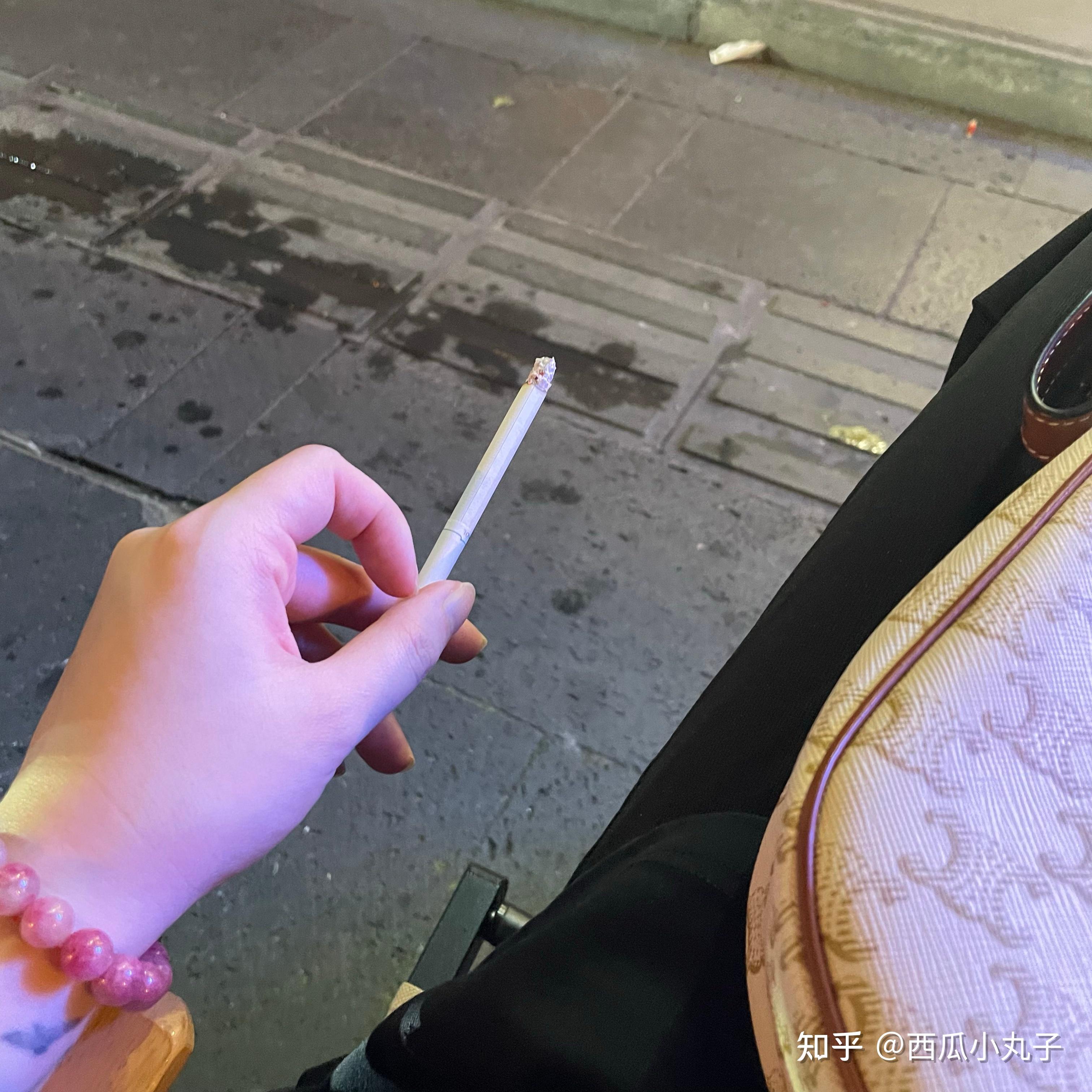 女生抽烟会给你一种什么样的感觉?