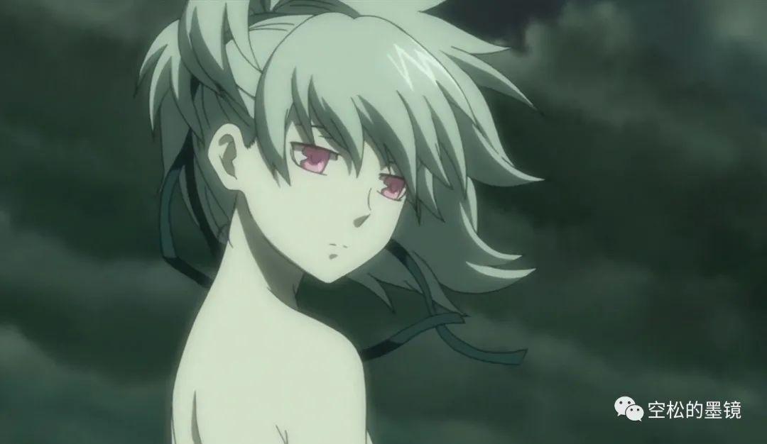 平常时候的银呆在黑住的海月荘附近的烟草店里卖香烟.