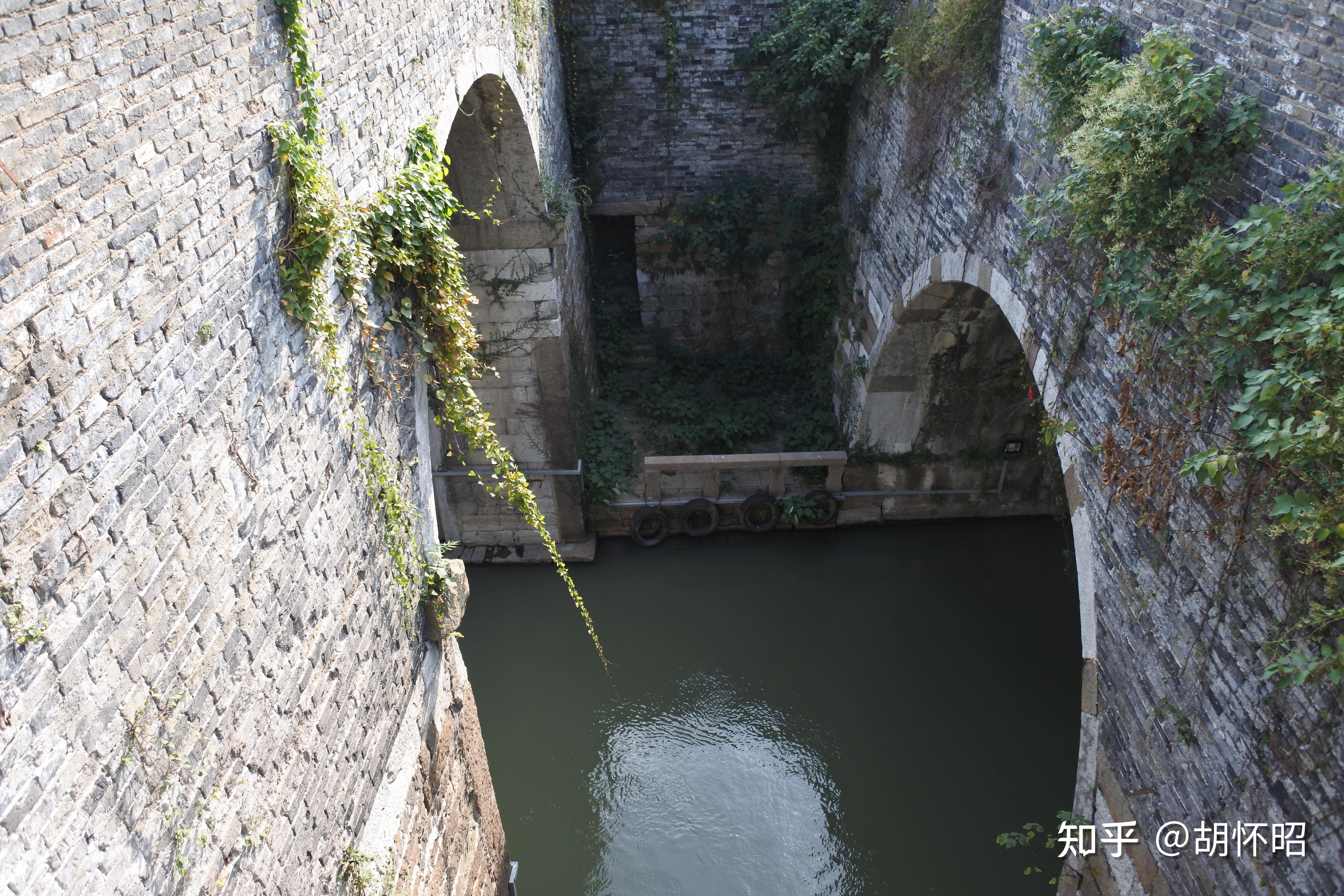 古代城墙与穿城而过的河流交接处是修筑成什么样的?