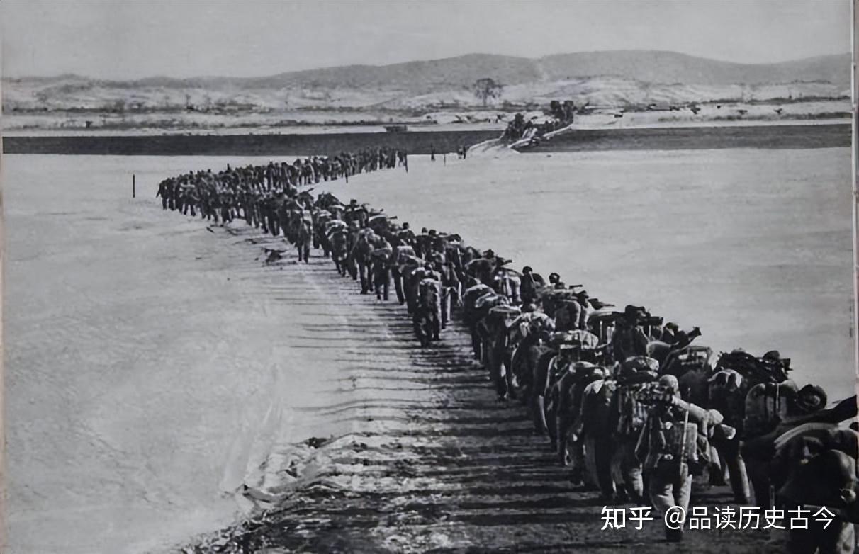 1990年他时隔40年找到老部队:中学课文里说我牺牲了,我还活着呢