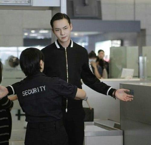 怎么样才可以成为明星化妆师 v2-38f12015becc12be58651c154c89031c_r.jpg