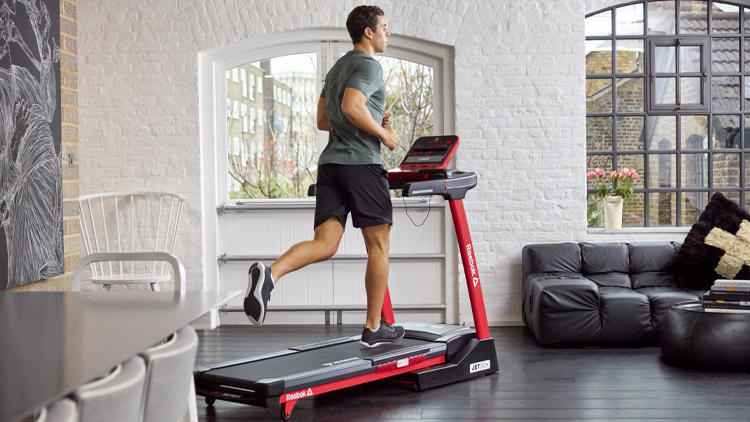 在家用锐步jet200跑步机无拘束跑步才够爽