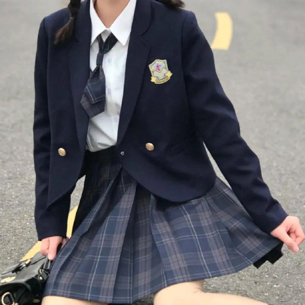 有没有那种穿jk的女头像? - 知乎