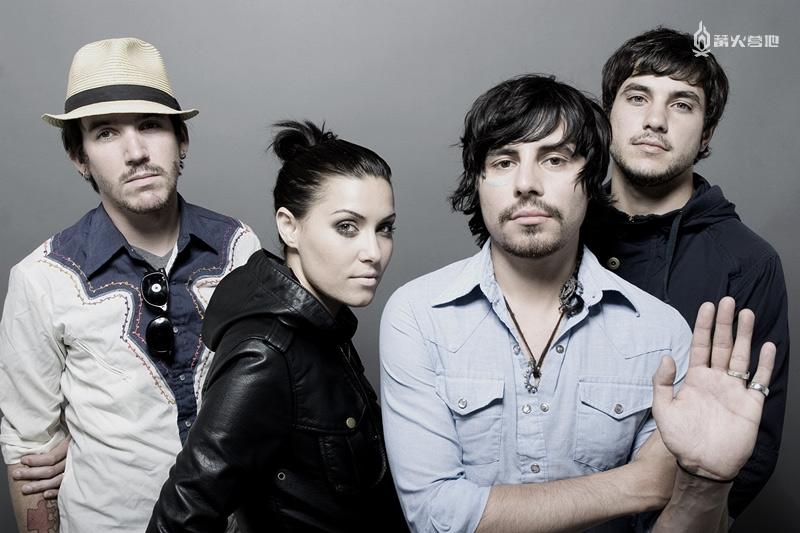 low roar 并不是一支举世闻名的乐队,在维基百科上的介绍也只有寥寥数