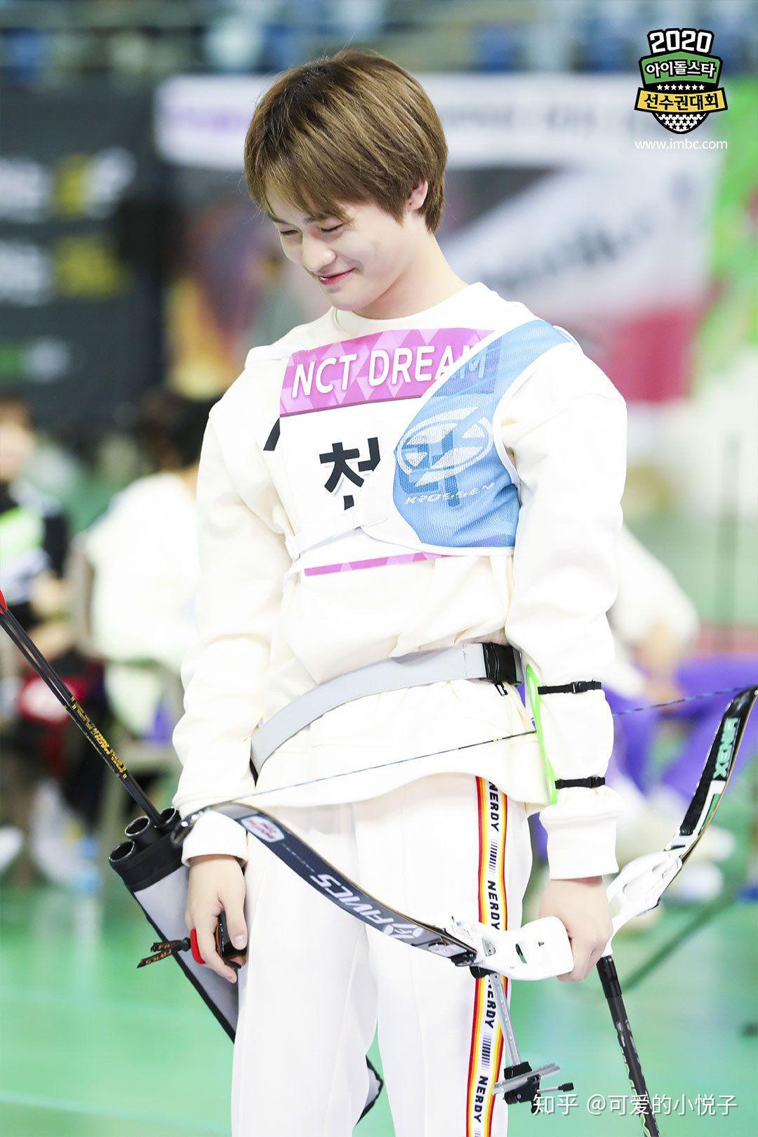 能推荐几个韩国男团最近靓仔能量不足最好配上照片嘿嘿嘿