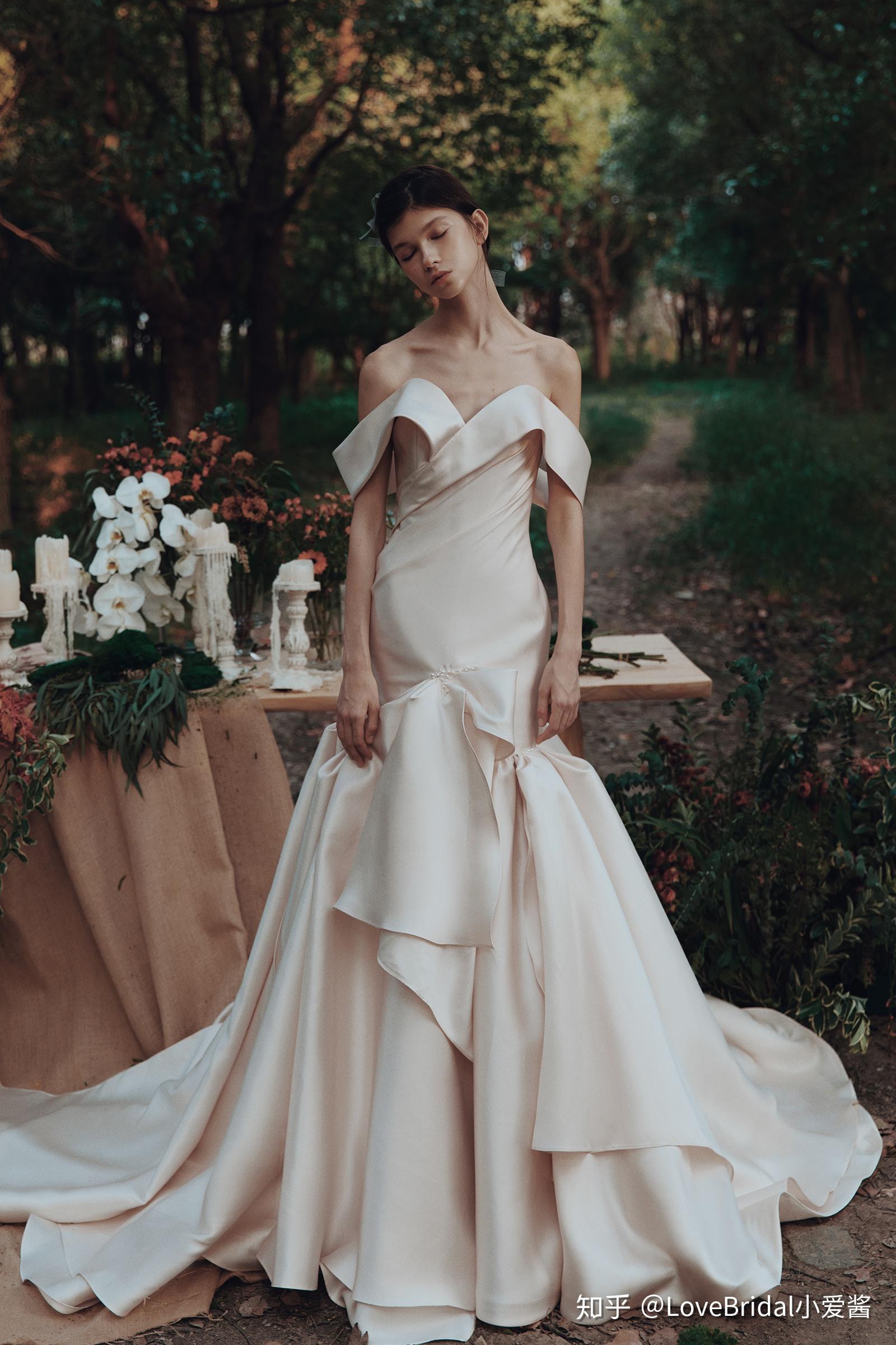 请问大家都喜欢什么样式婚纱呢大拖尾鱼尾还是轻纱呢