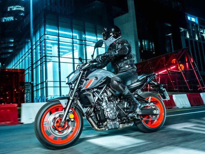 21款雅马哈mt 07 高性价比中量级街车的全新升级 知乎