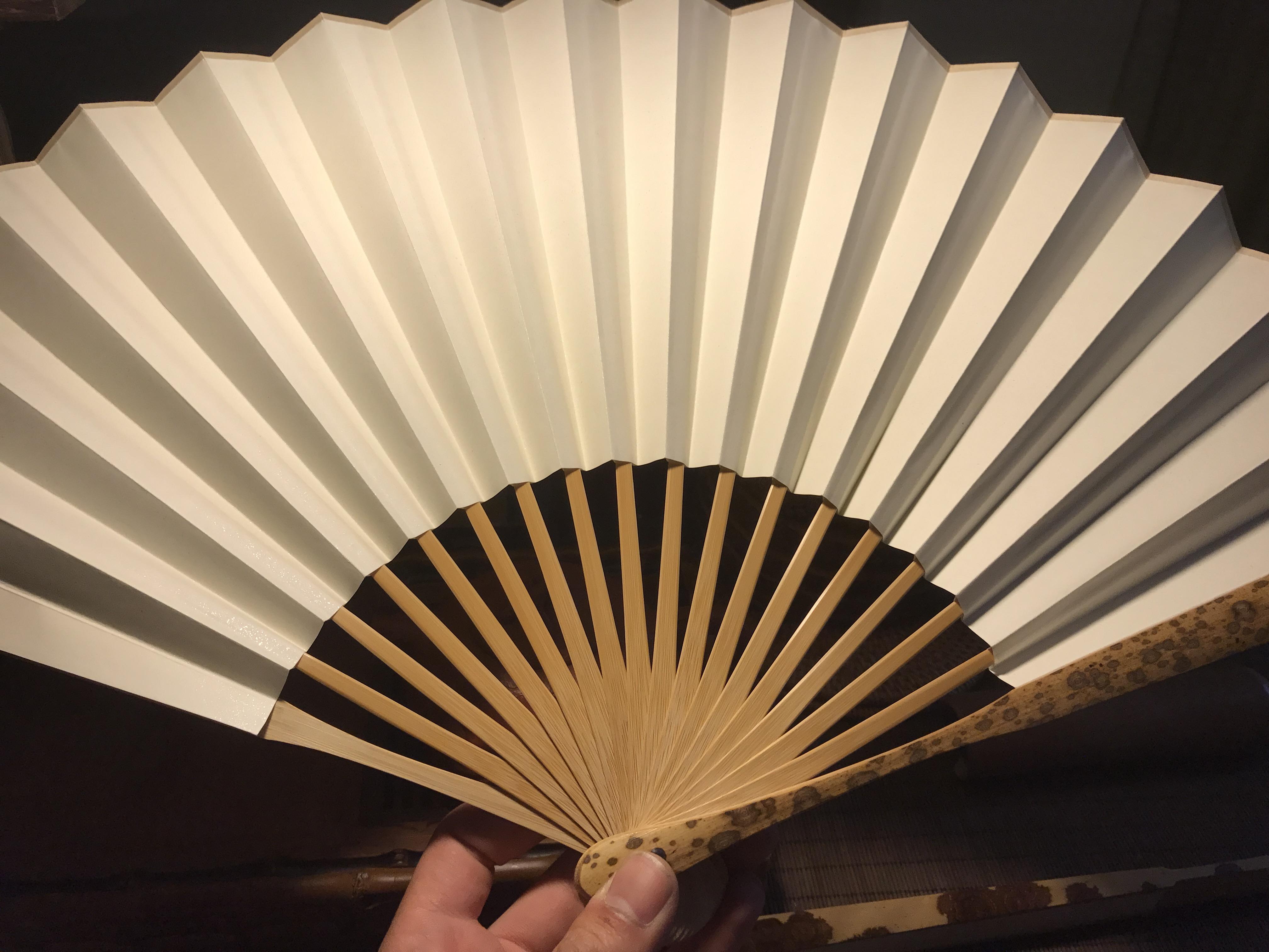 文玩扇子(折扇)的【寸】【方】【排口】【头】分别指什么?