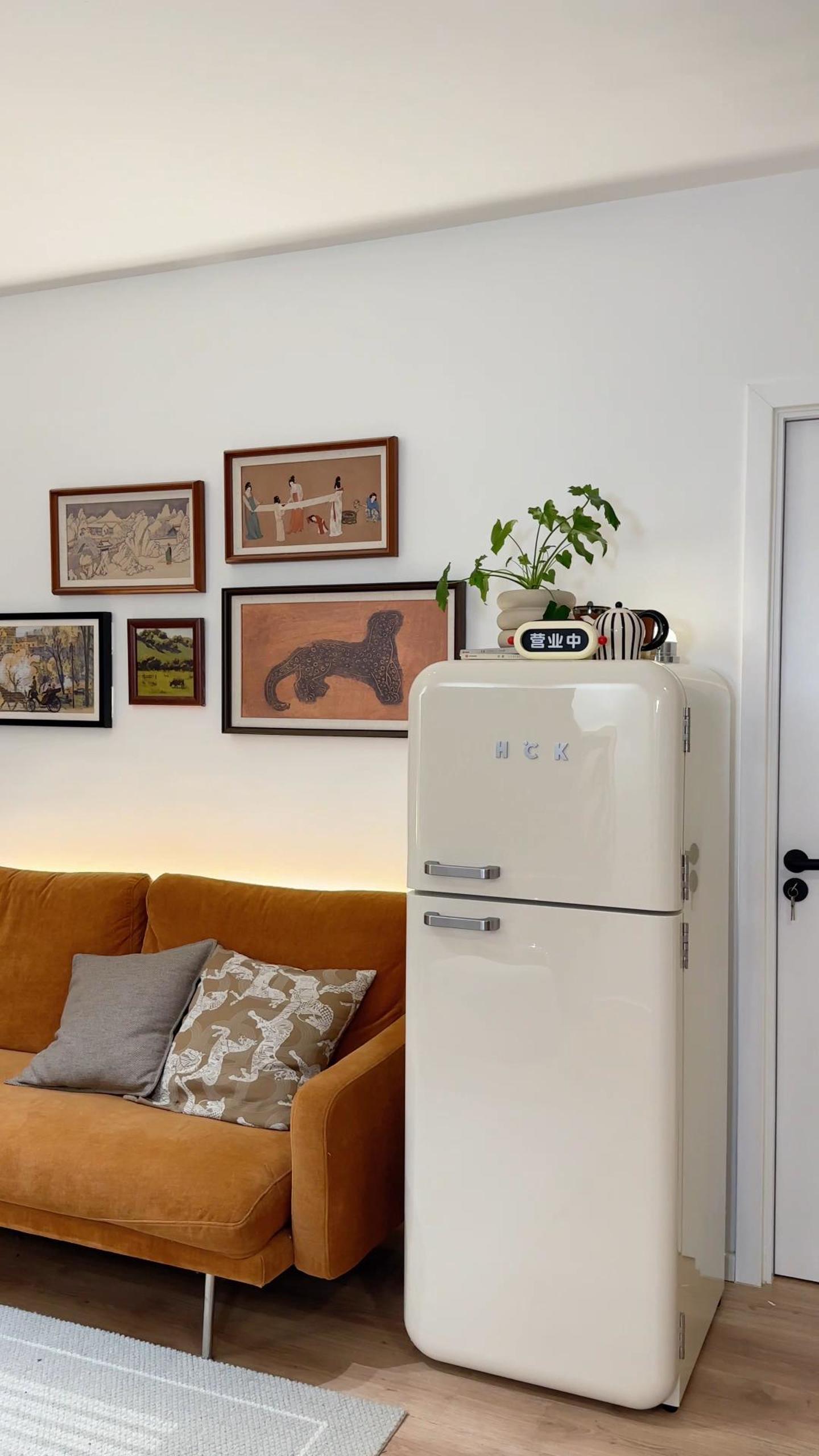 试问谁能拒绝奶乎乎的hck哈士奇复古冰箱啊看一万次都不会腻