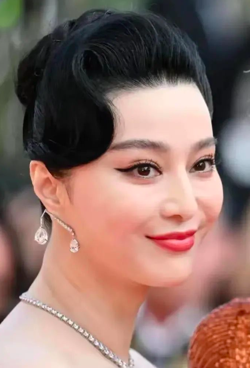 上桌被劝退,遭华鼎奖侮辱,42岁范冰冰近照曝光变化太大不敢认!