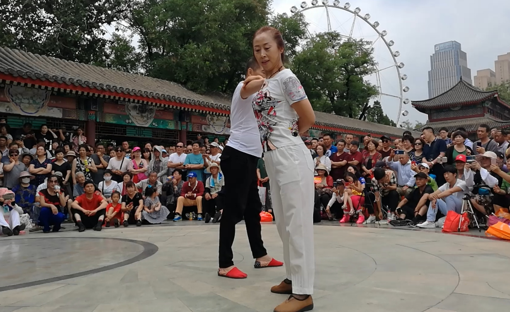 吉特巴你笑起来真好看动感活泼两位老师跳得真好