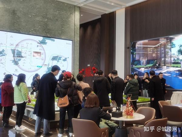 贵阳龙湖·领峯|金融城芯央景王座 D5栋楼王最后10套清栋在即 - 知乎