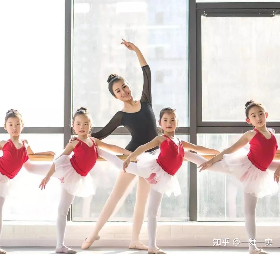 舞蹈教学中应遵循的两大原则如何成为一名优秀的教师