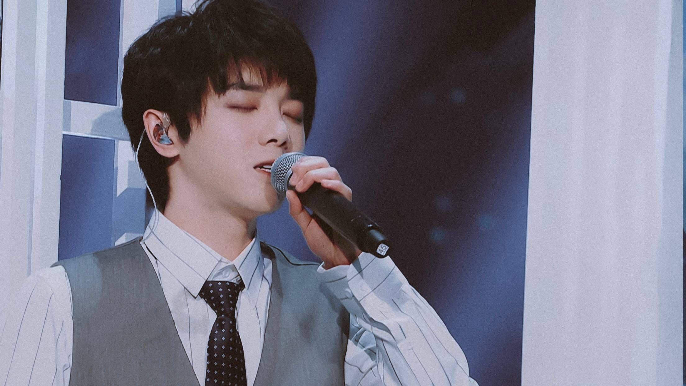 有哪些好看的华晨宇照片(无水印的)? - 知乎