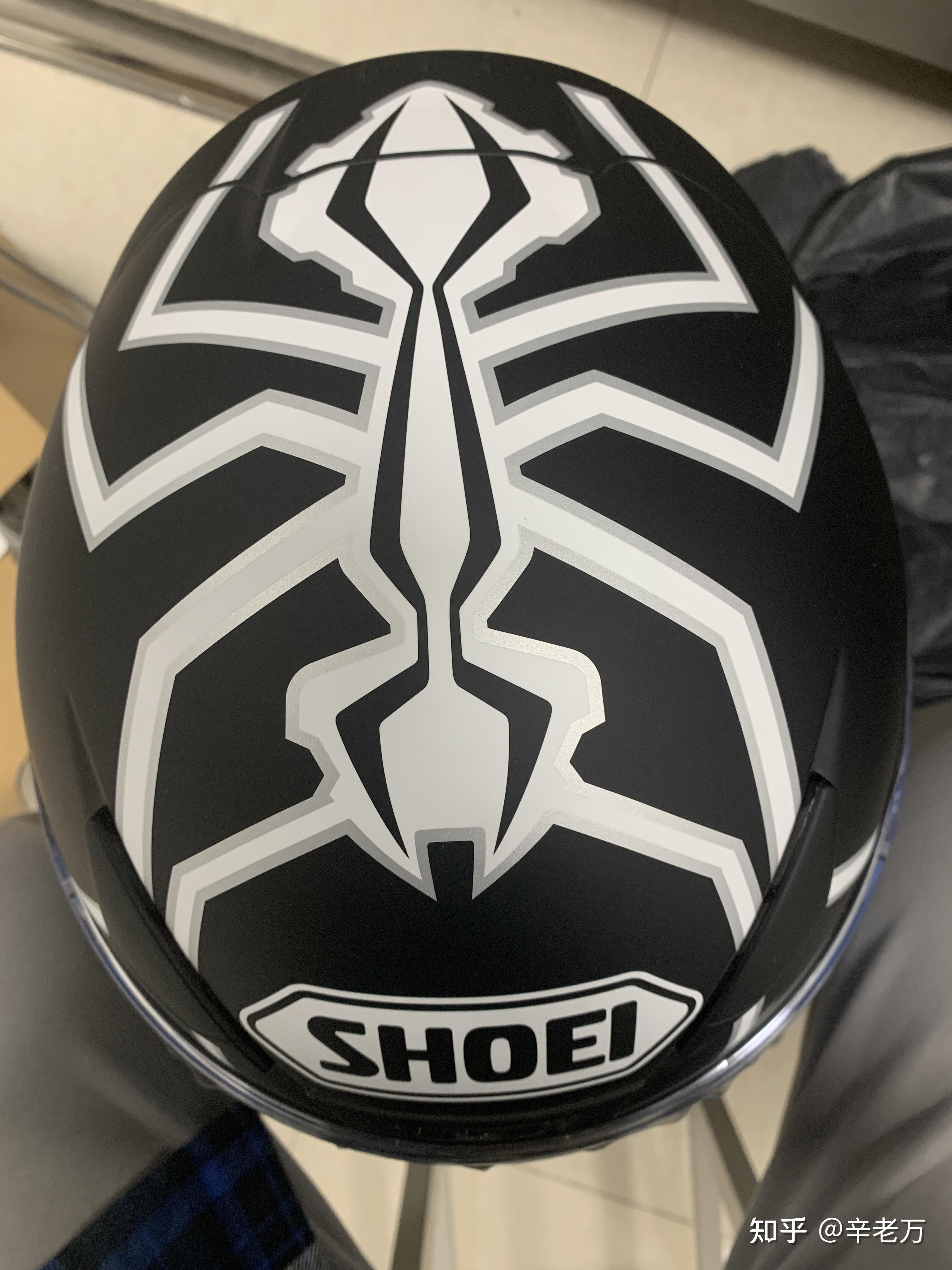 shoeiz7黑蚂蚁头盔大神帮看一下真假