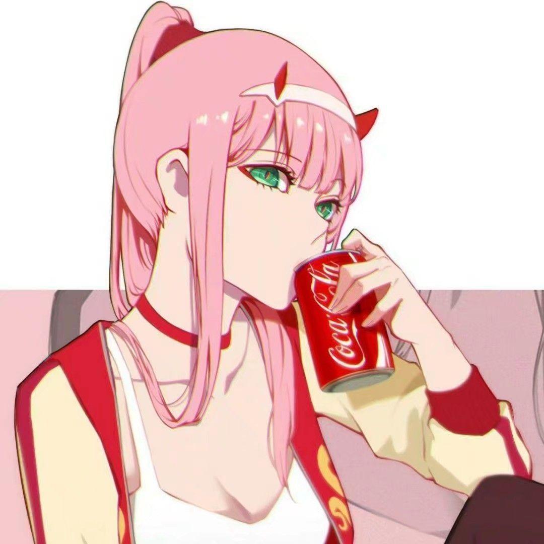 有没有拿着可乐喝的动漫女生头像
