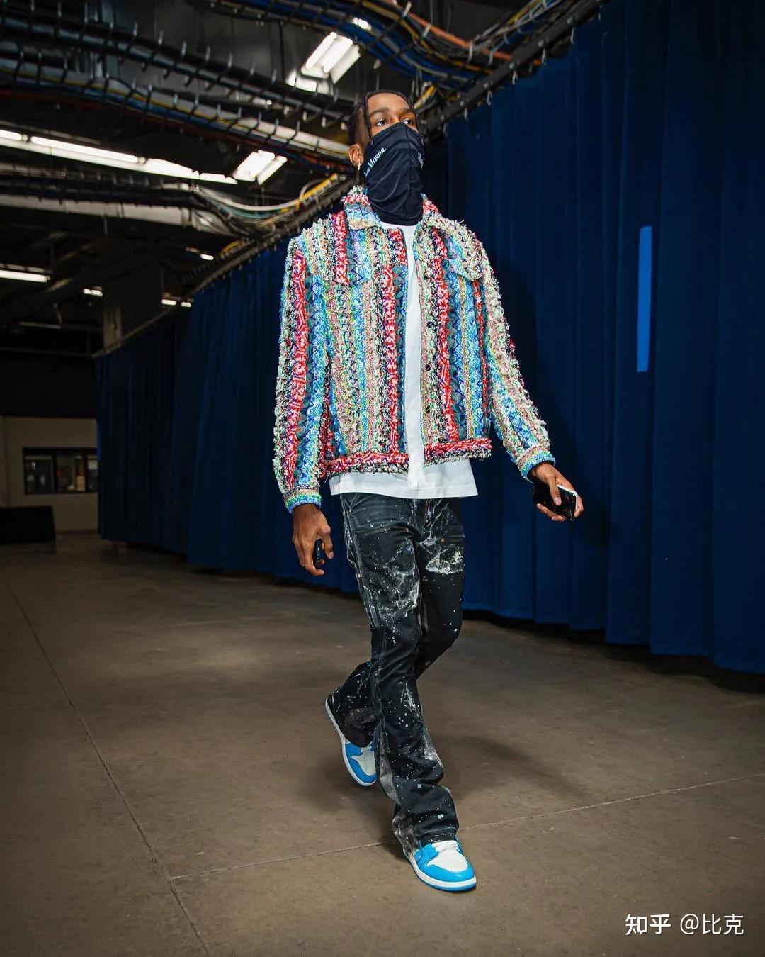 亚历山大的穿搭是典型的街头风格,nba travis scott 而非浪得虚名
