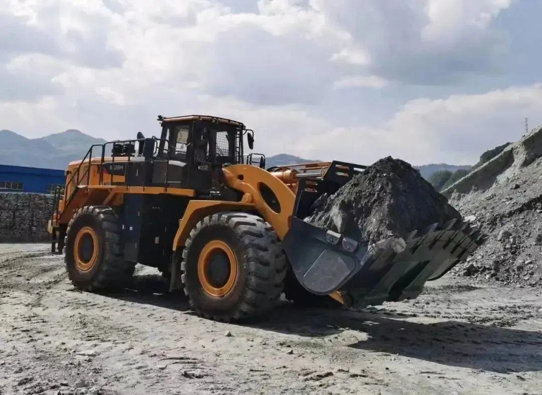 "钢铁巨兽"交付某大型矿山,柳工8128h装载机驰骋大江南北 - 知乎