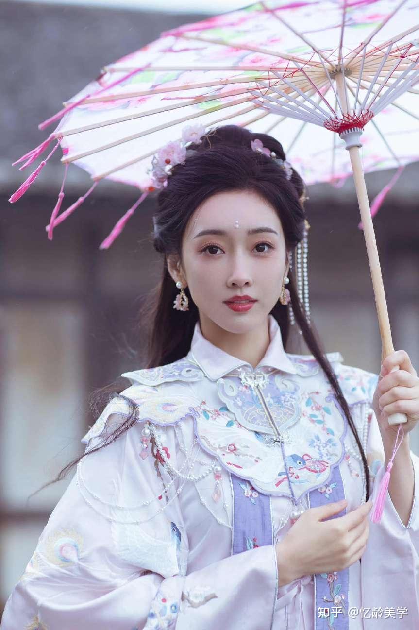 有梨涡的女孩子,都比较漂亮? - 知乎