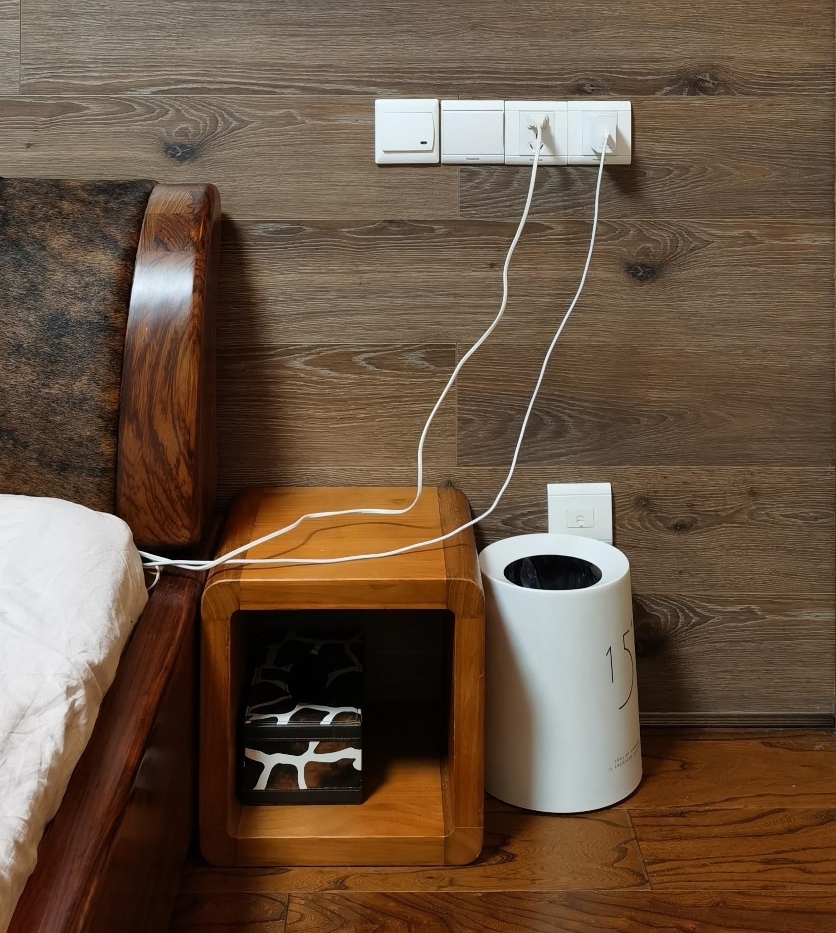 床头柜插座太高,导致使用不便