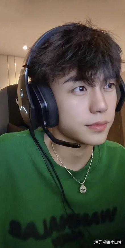 回复篇余庆伟壁纸