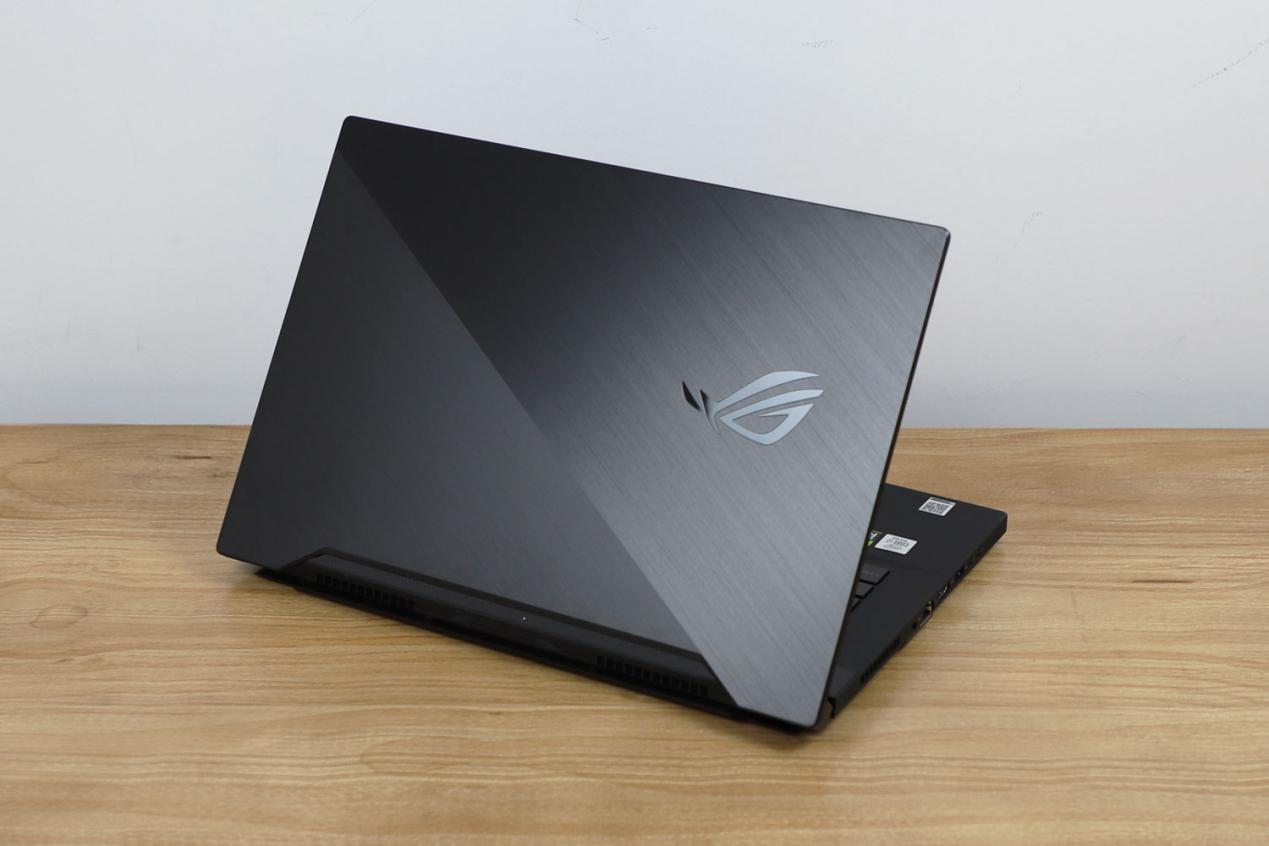 rog冰刃4颜值与性能具临绝顶的高端游戏本