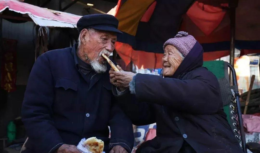 朋友说,从医几年给他最大的感受就是,当代中国老年人的晚年生活却很