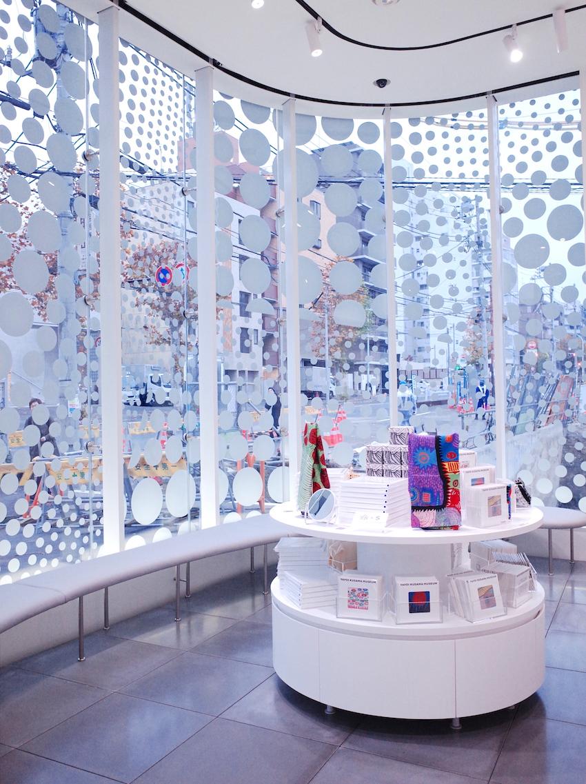 至少提前3个月预约草间弥生美术馆到底长什么样