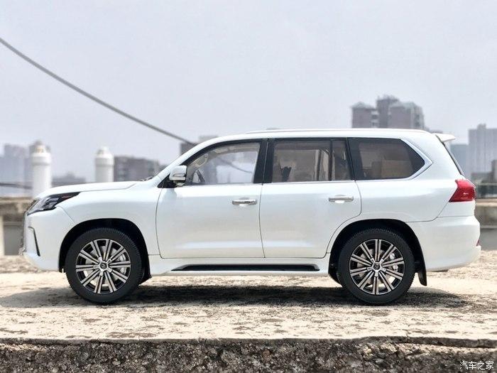 致敬一代经典拍摄白色雷克萨斯lx570给大家分享一下