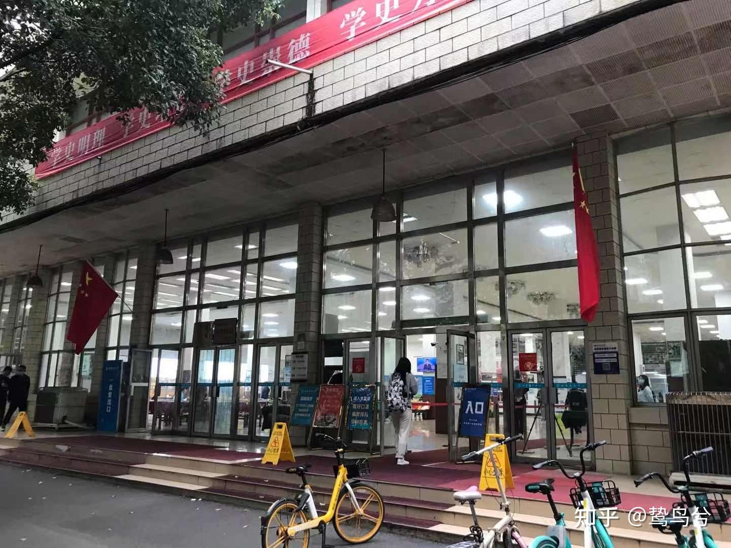 虽然这两年专硕被安排在光华校区,而非西财的主校区柳林校区,但是从