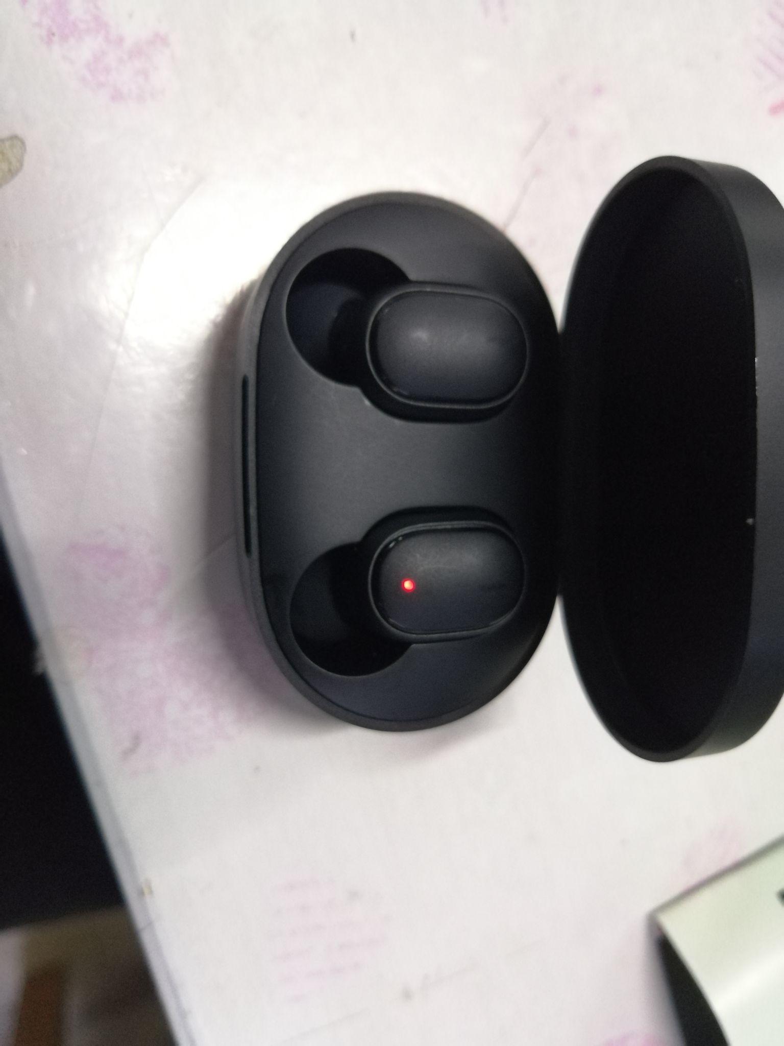 redmi airdots 2充电时,左耳耳机指示灯不亮,好像也没充进去电,这咋办