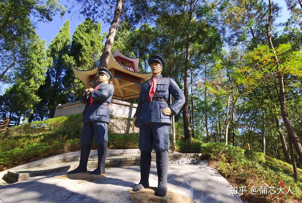 三河壩戰役紀念館是典型的客家堂式建築,展廳設有舉義南昌城,浴血三河