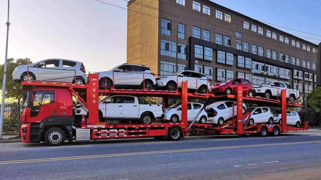 然而对于拉普货的中置轴列车,很多人说道:只不过是全挂车换了个名字又