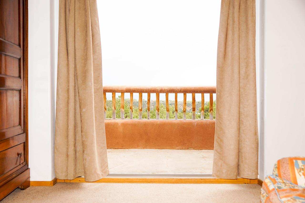 白色房间用什么窗帘