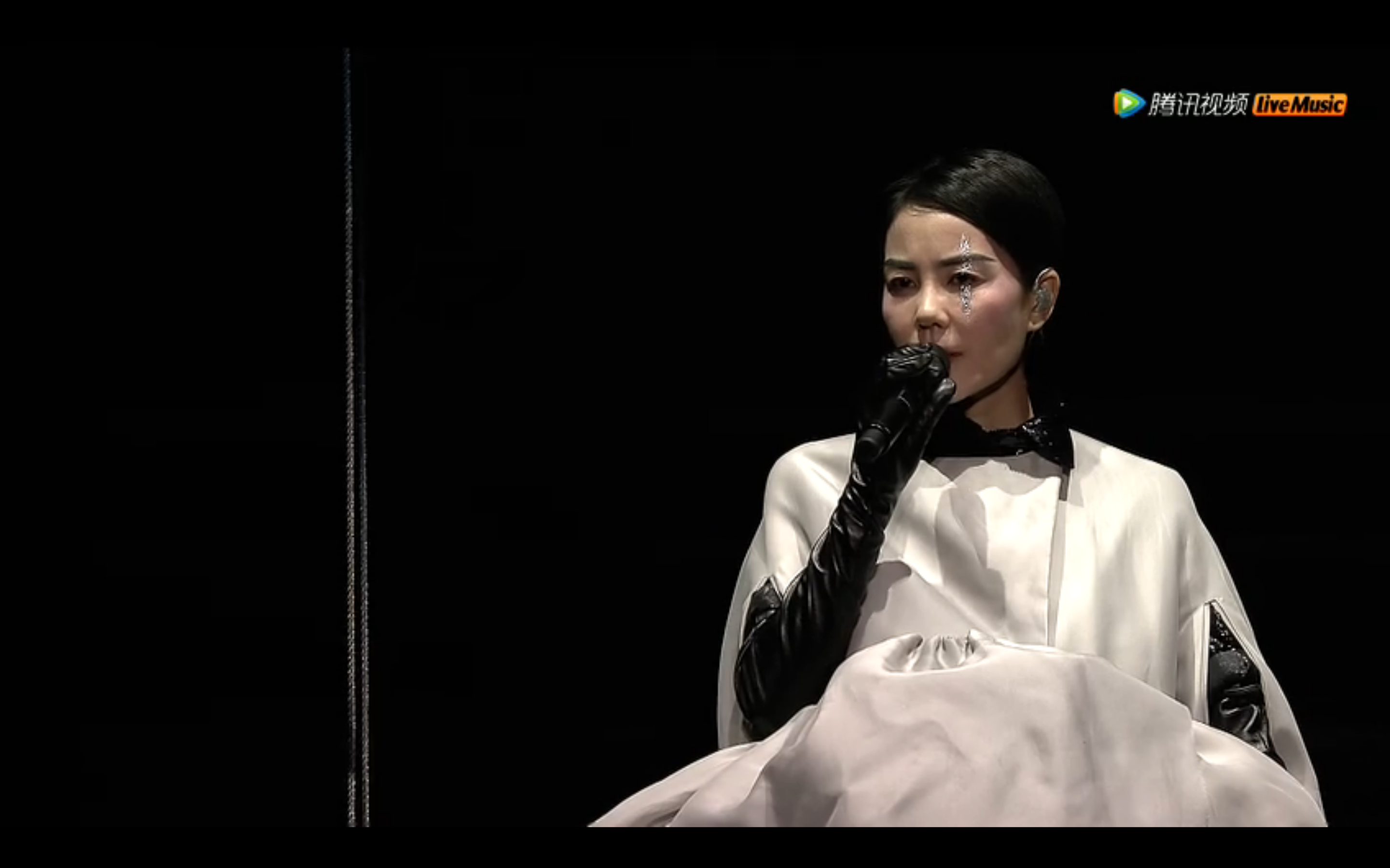 如何评价 2016 王菲「幻乐一场」演唱会?