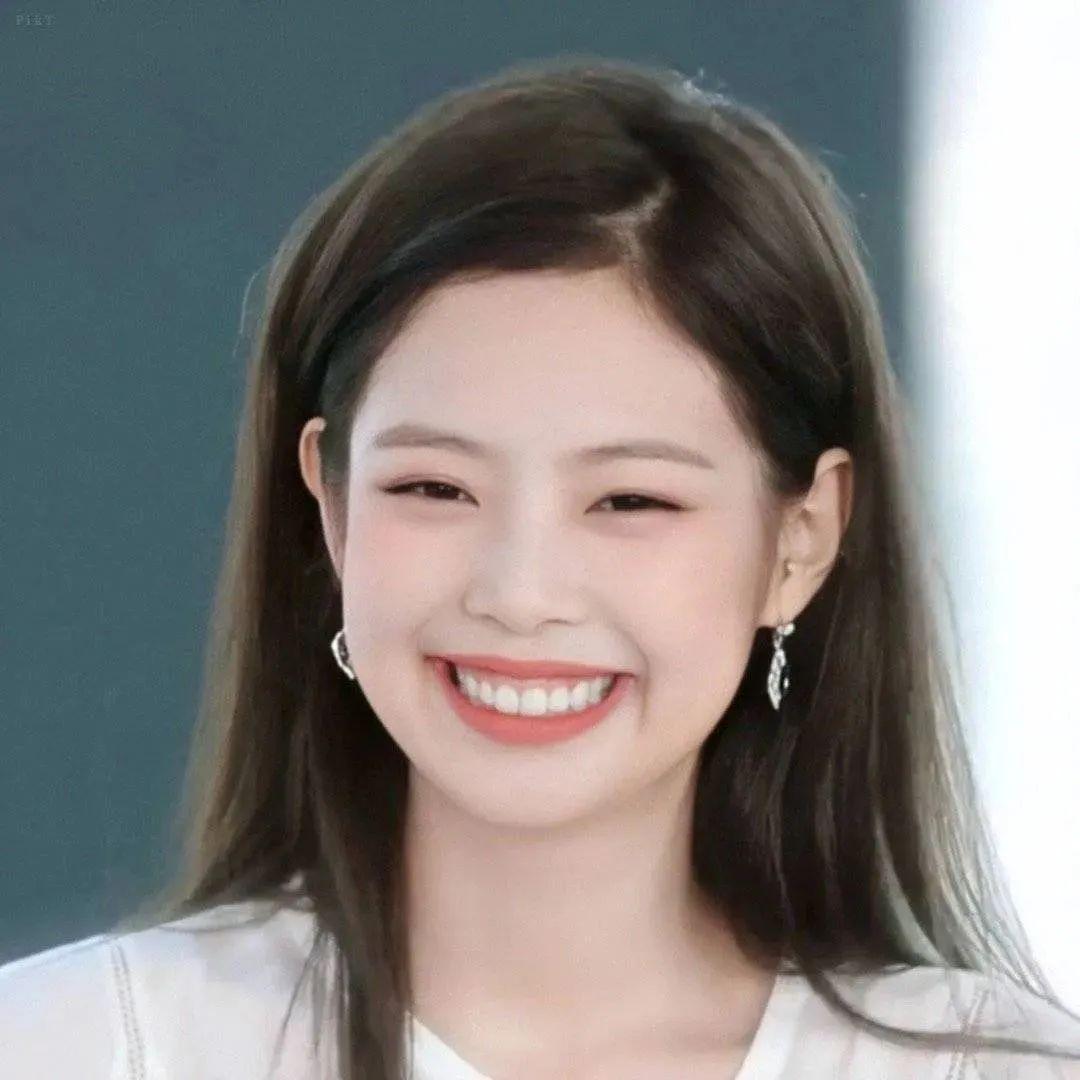 有没有blackpink里jennie露齿大笑眯眼睛的头像啊啊啊!太可爱了!