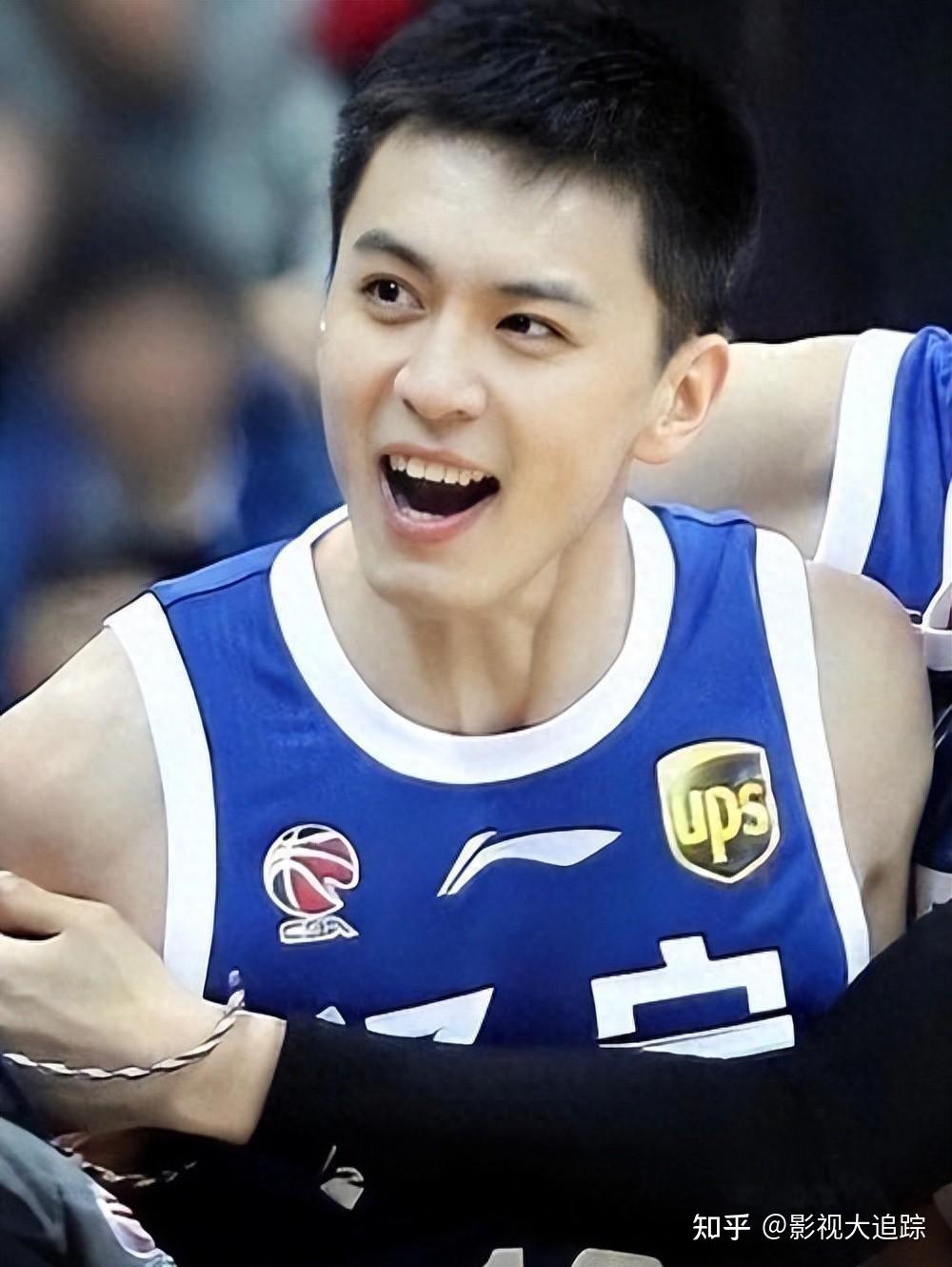 杨鸣被曝疑似婚内出轨!