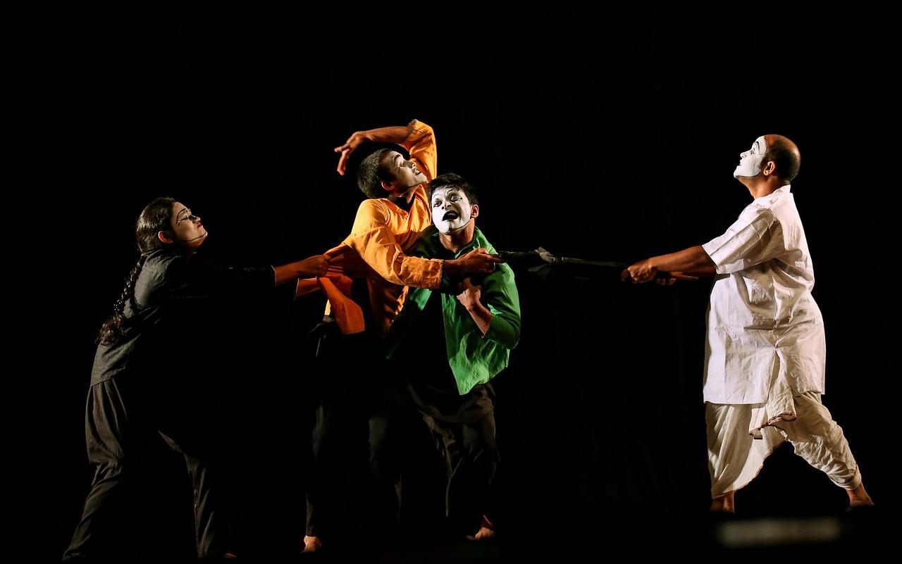 话剧角色设定与互动