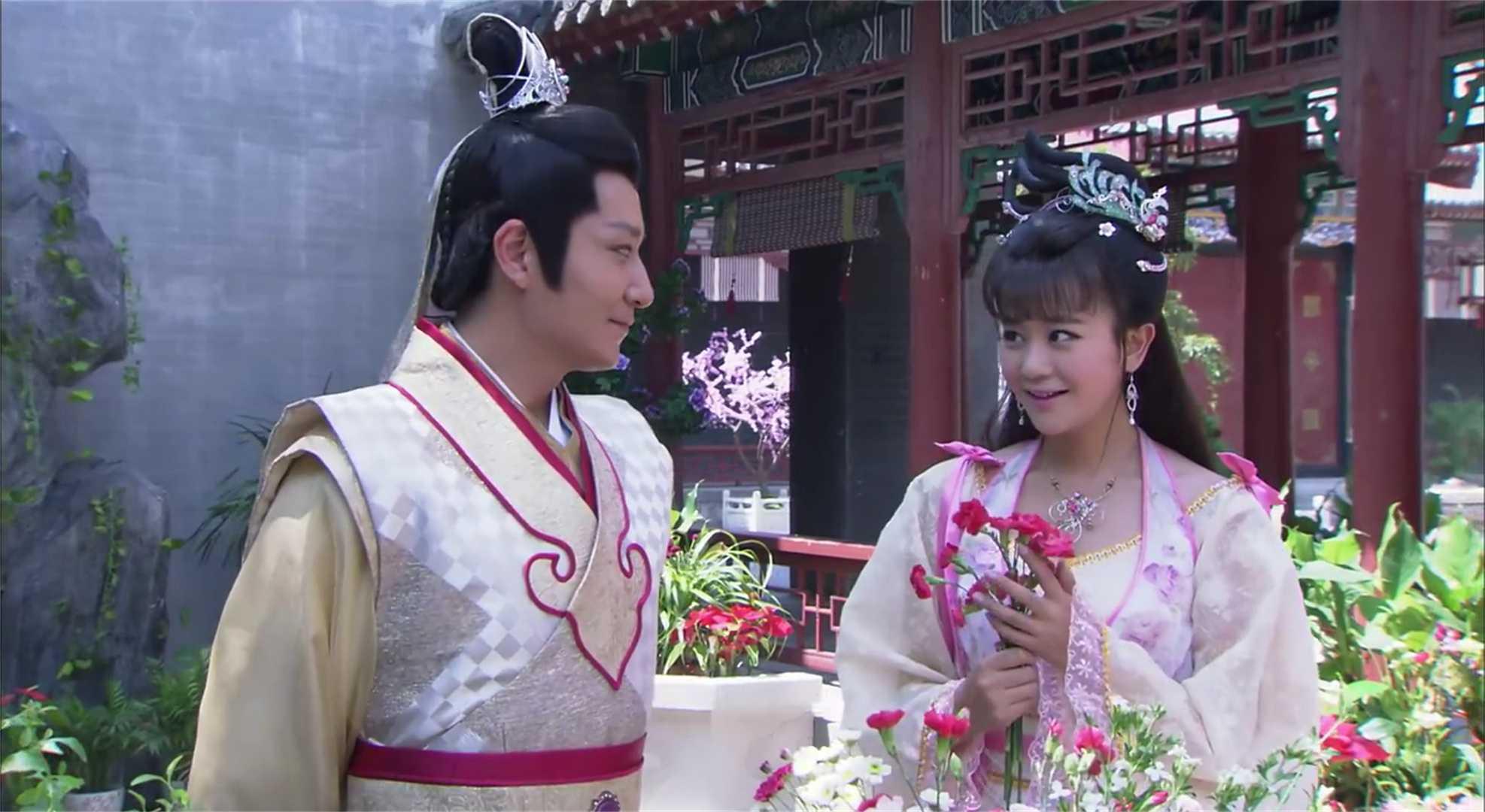 剑侠吕洞宾银黛花园中游玩两人感情迅速升温