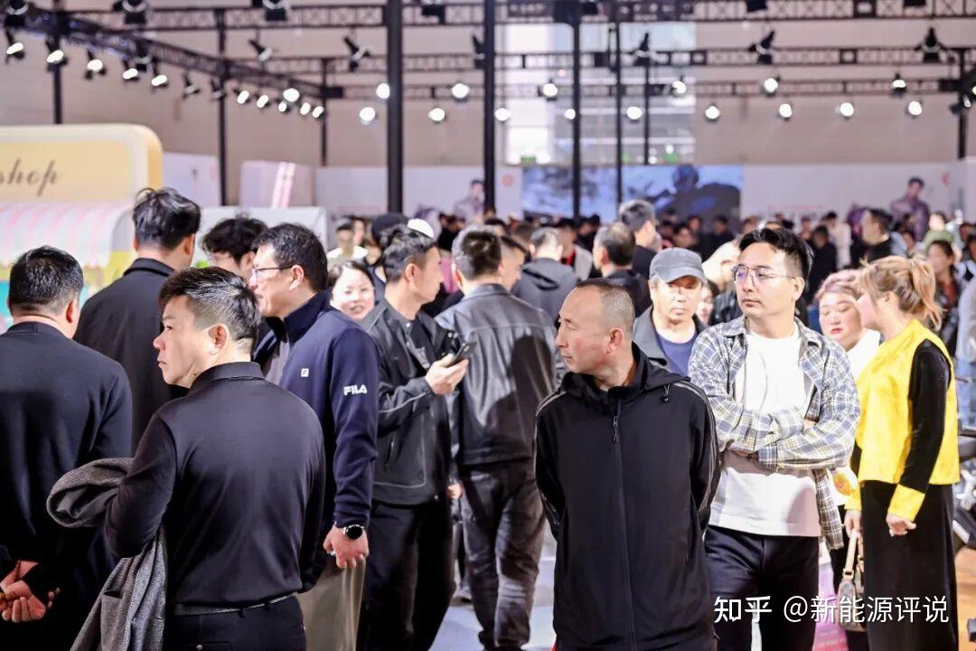 全矩阵新国标产品亮相,爱玛以时尚科技引领产业高质量发展