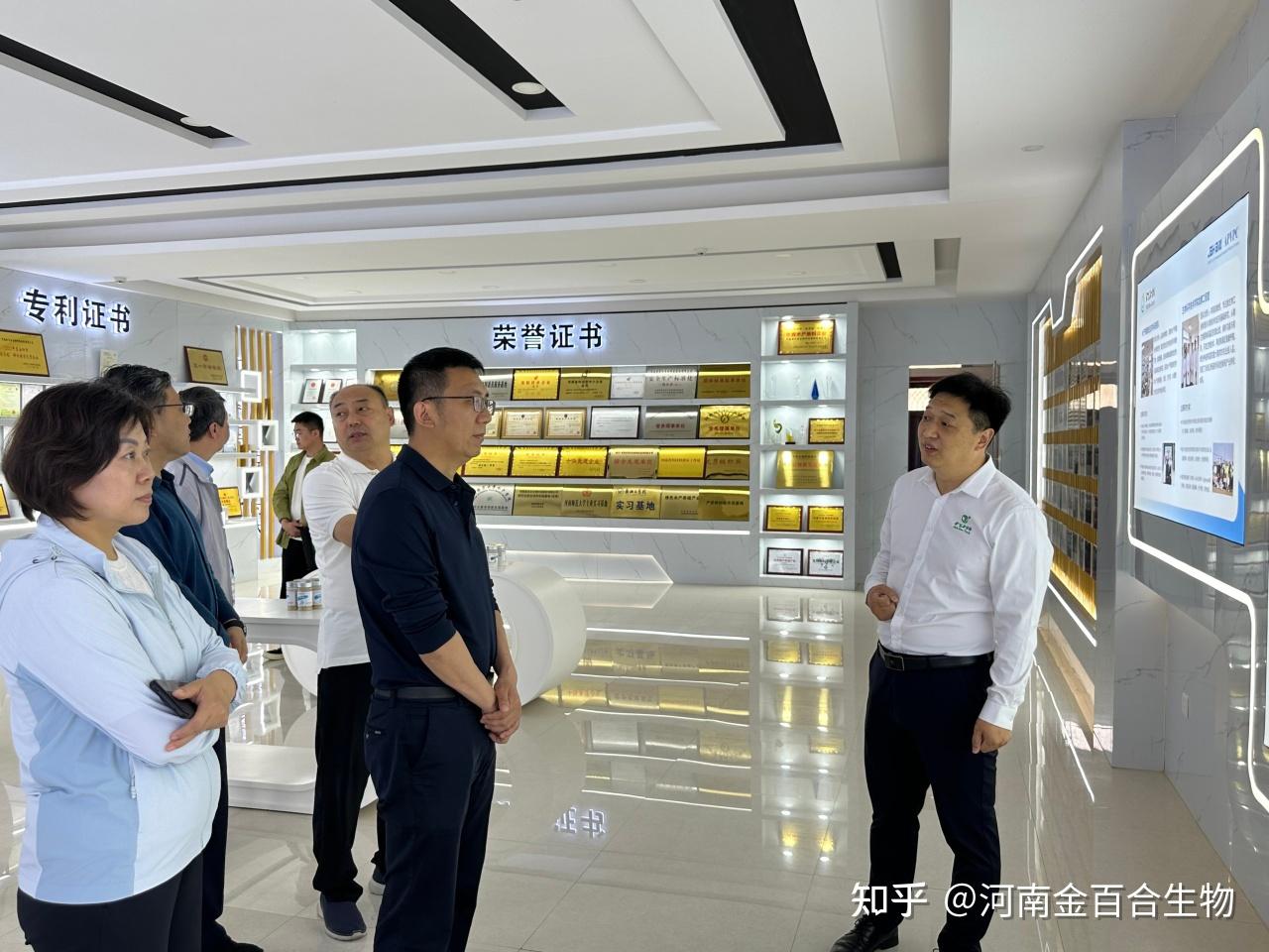 67热烈欢迎河南省科技厅领导,莅临河南金百合生物指导工作